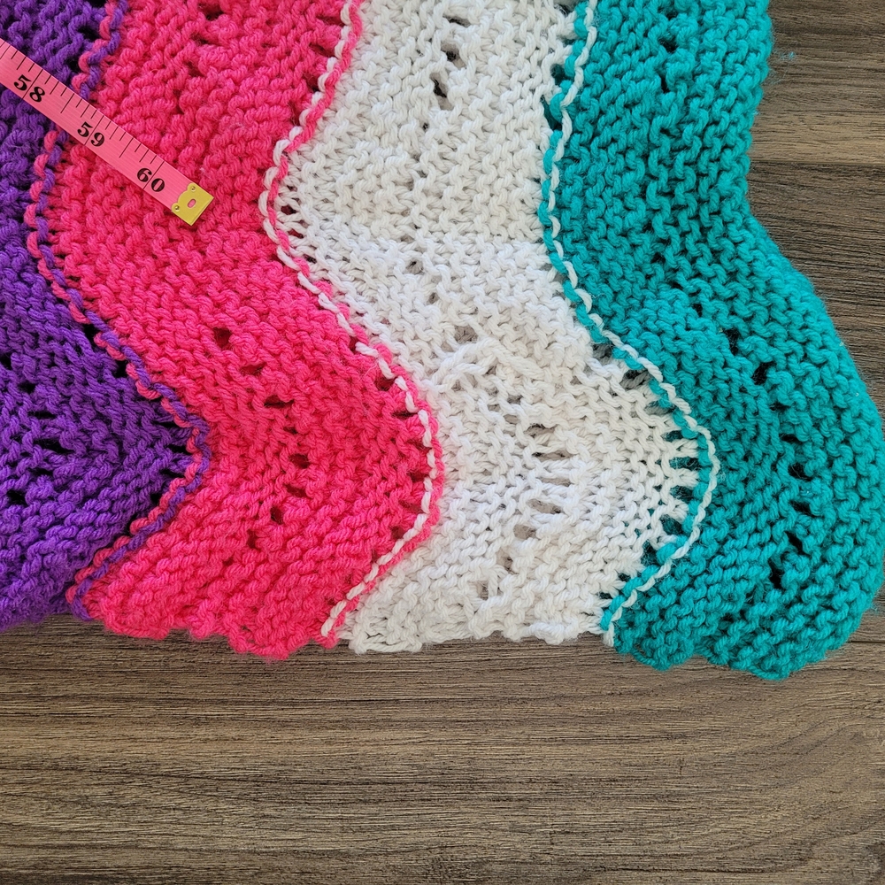 Hand-made Colorful Wave Pattern blanket - Picture 6 of 8